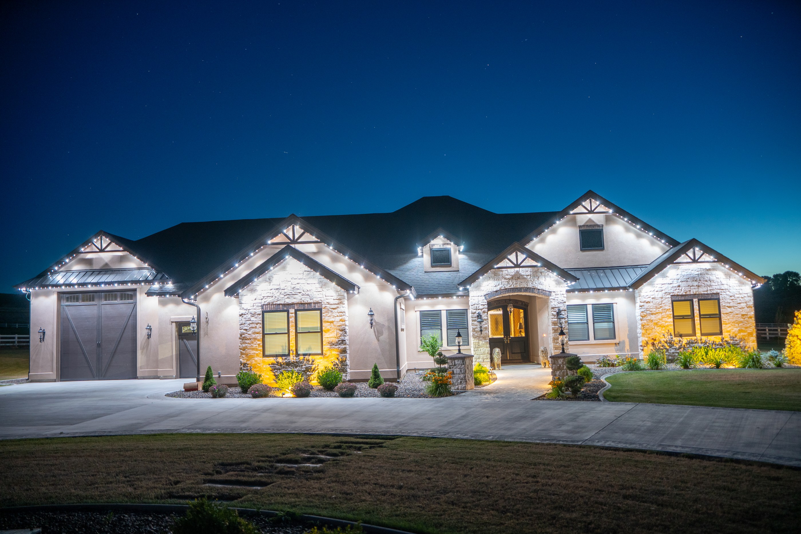 Home in warm white Bosso lighting